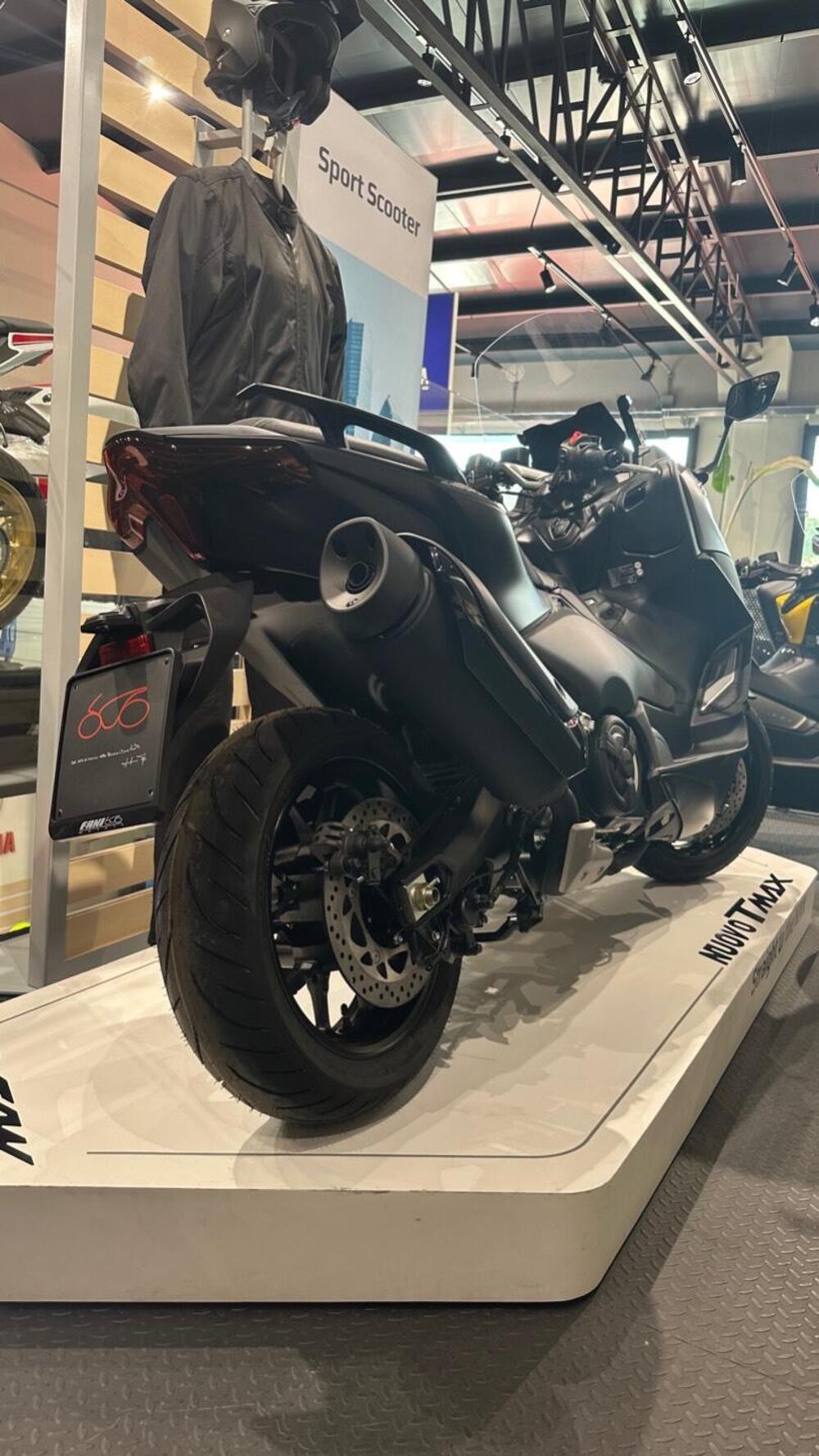 Yamaha T-Max 560 (2022 - 24) (3)