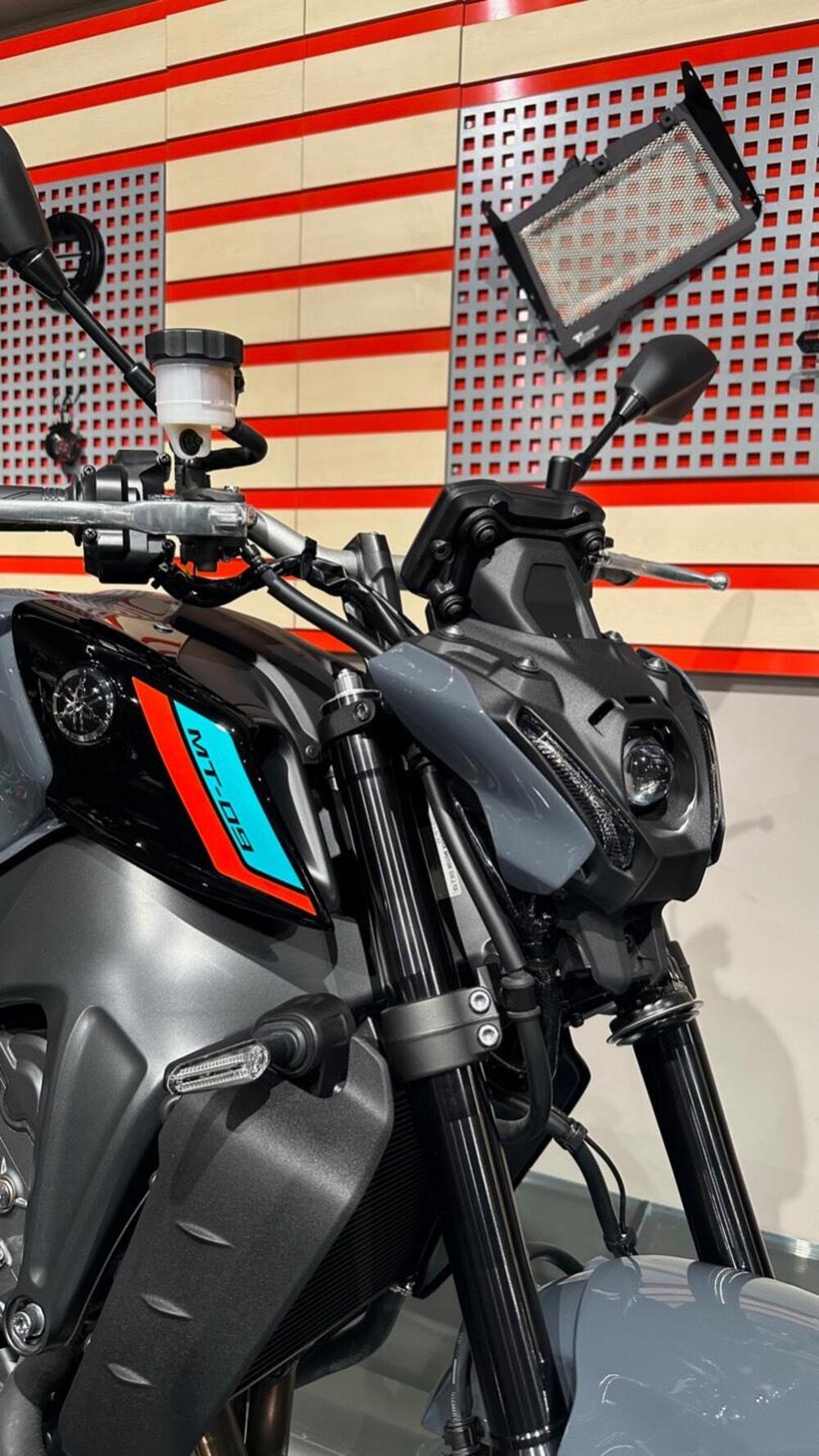 Yamaha MT-09 (2021 - 23) (2)