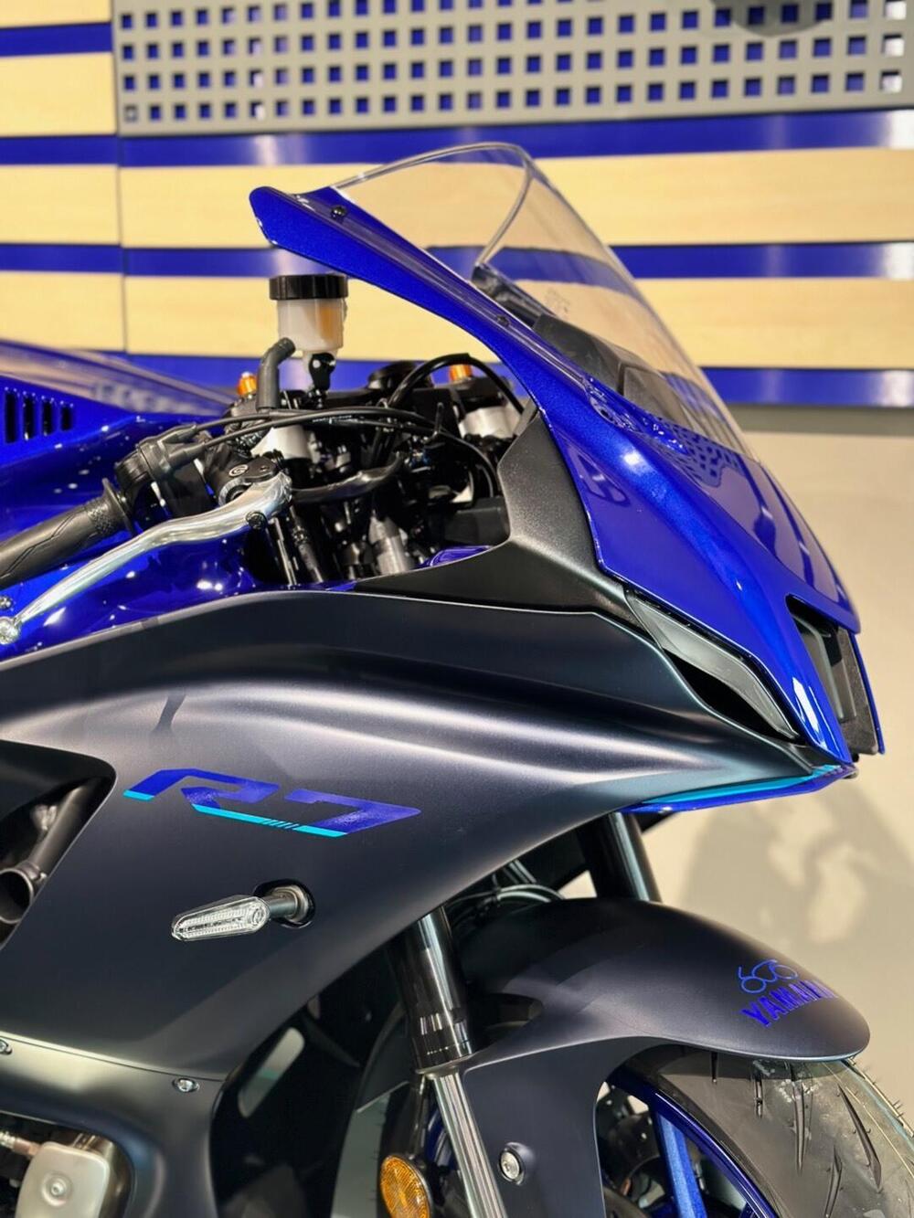 Yamaha YZF R7 (2021 - 25) (2)