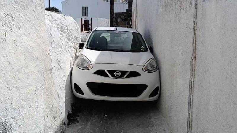 Tesoro, mi si &egrave; ristretta la strada: la Micra &egrave; piccola, ma non abbastanza