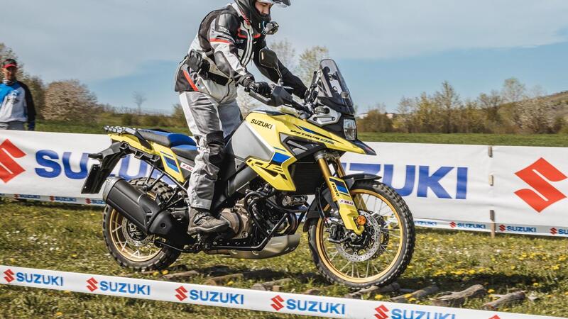 V-Strom Off Road Academy 2023: come guidare con le maxi in fuoristrada, te lo insegna Suzuki [VIDEO]