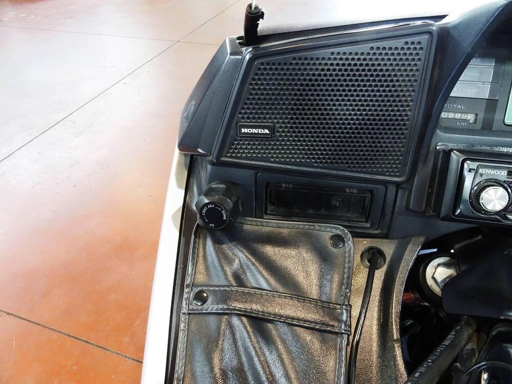 Honda GL 1200 GOLD WING ASPENCADE (16)