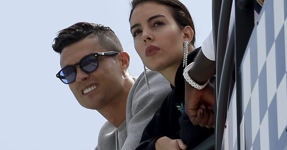 Ronaldo e Georgina Rodriguez in crisi? E quell&#039;auto svenduta per un numero di telefono...