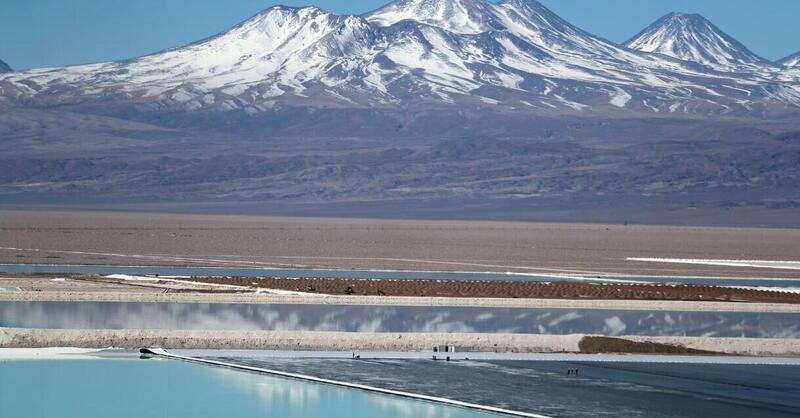 Litio per le batterie: il prezzo cala, il Governo cileno lo nazionalizza