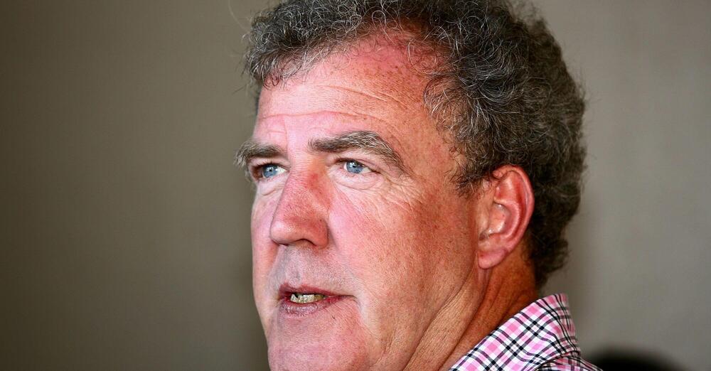 Clarkson contro gli ambientalisti: &ldquo;Se blocchi la strada nulla, ma se tagli un cespuglio vai in carcere&rdquo;