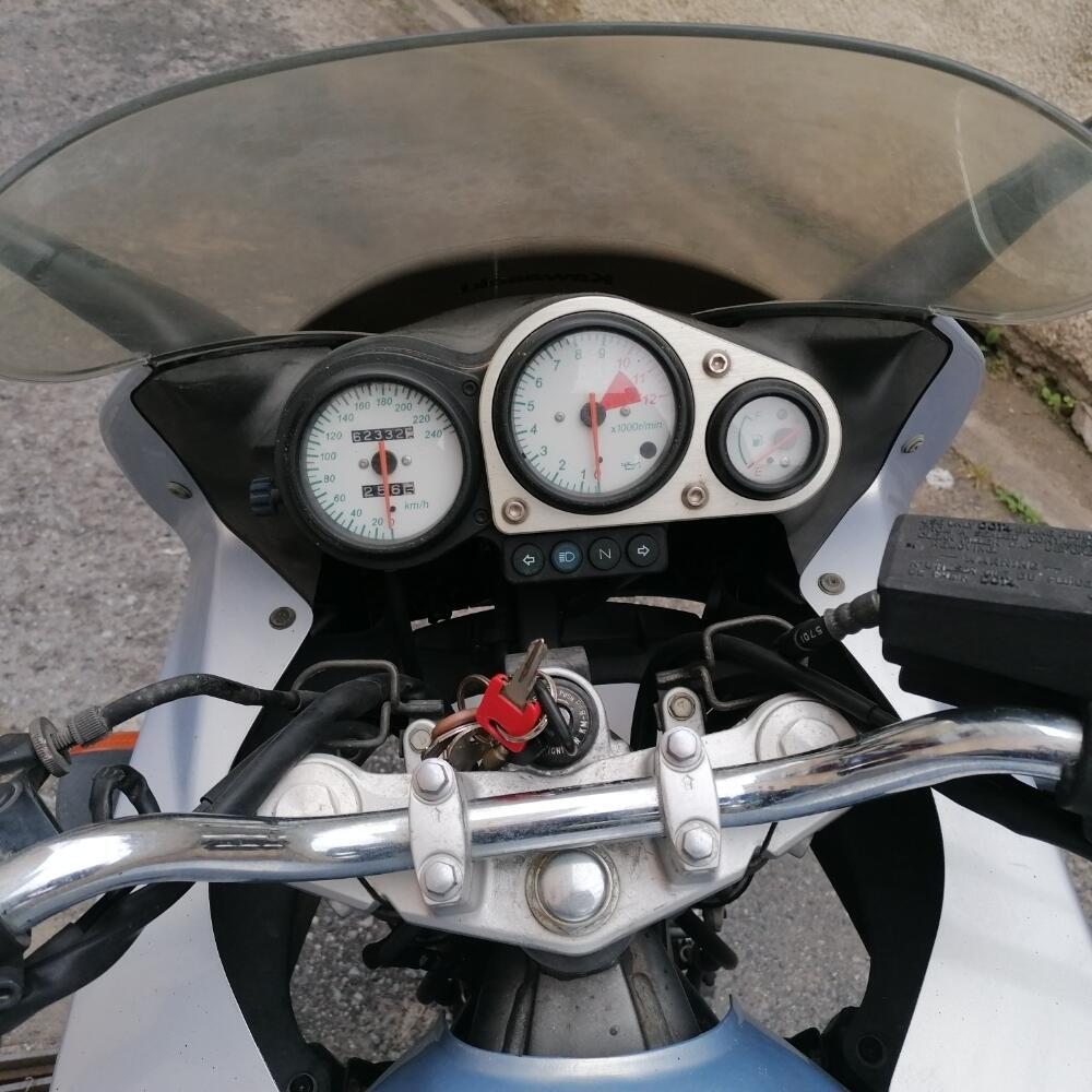 Kawasaki ZR-7 (2001 - 04) (5)