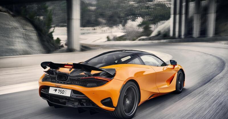 McLaren 750S, tolti i veli alla supercar da 750 CV