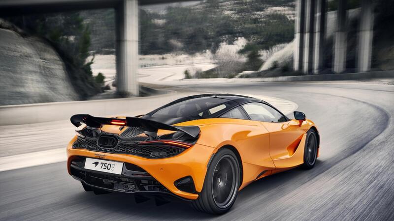 McLaren 750S, tolti i veli alla supercar da 750 CV