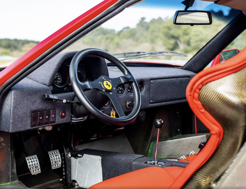 Gli interni della Ferrari F40 di Alain Prost