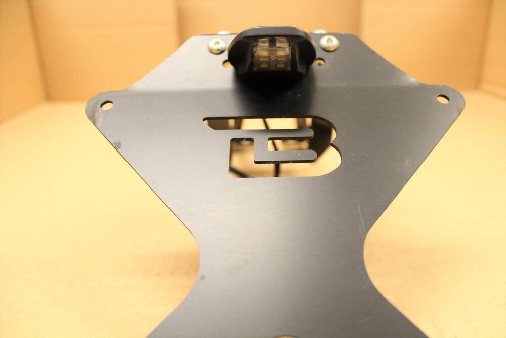 PORTATARGA + LUCE LED DUCATI HYPERMOTARD 950 2020- Barracuda (11)