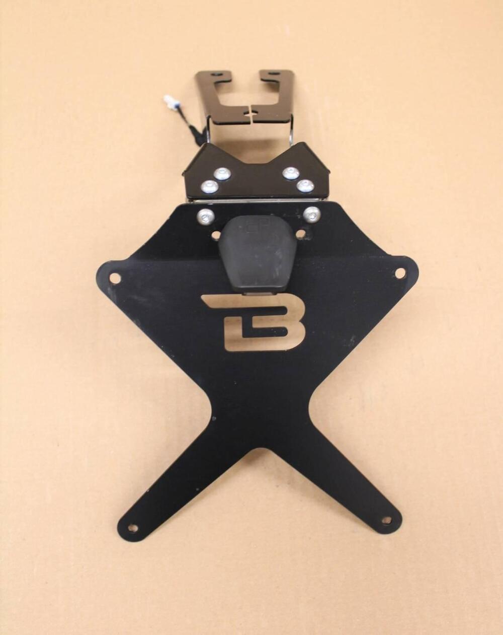 PORTATARGA + LUCE LED DUCATI HYPERMOTARD 950 2020- Barracuda (2)