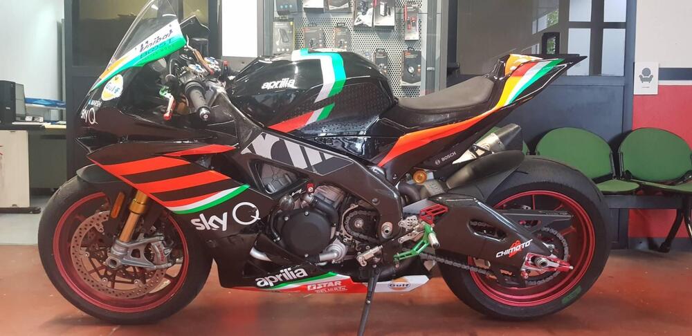 Aprilia RSV4 RF ABS (2015 - 17) (2)