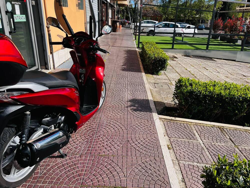 Honda SH 300 i ABS (2016 - 20) (2)