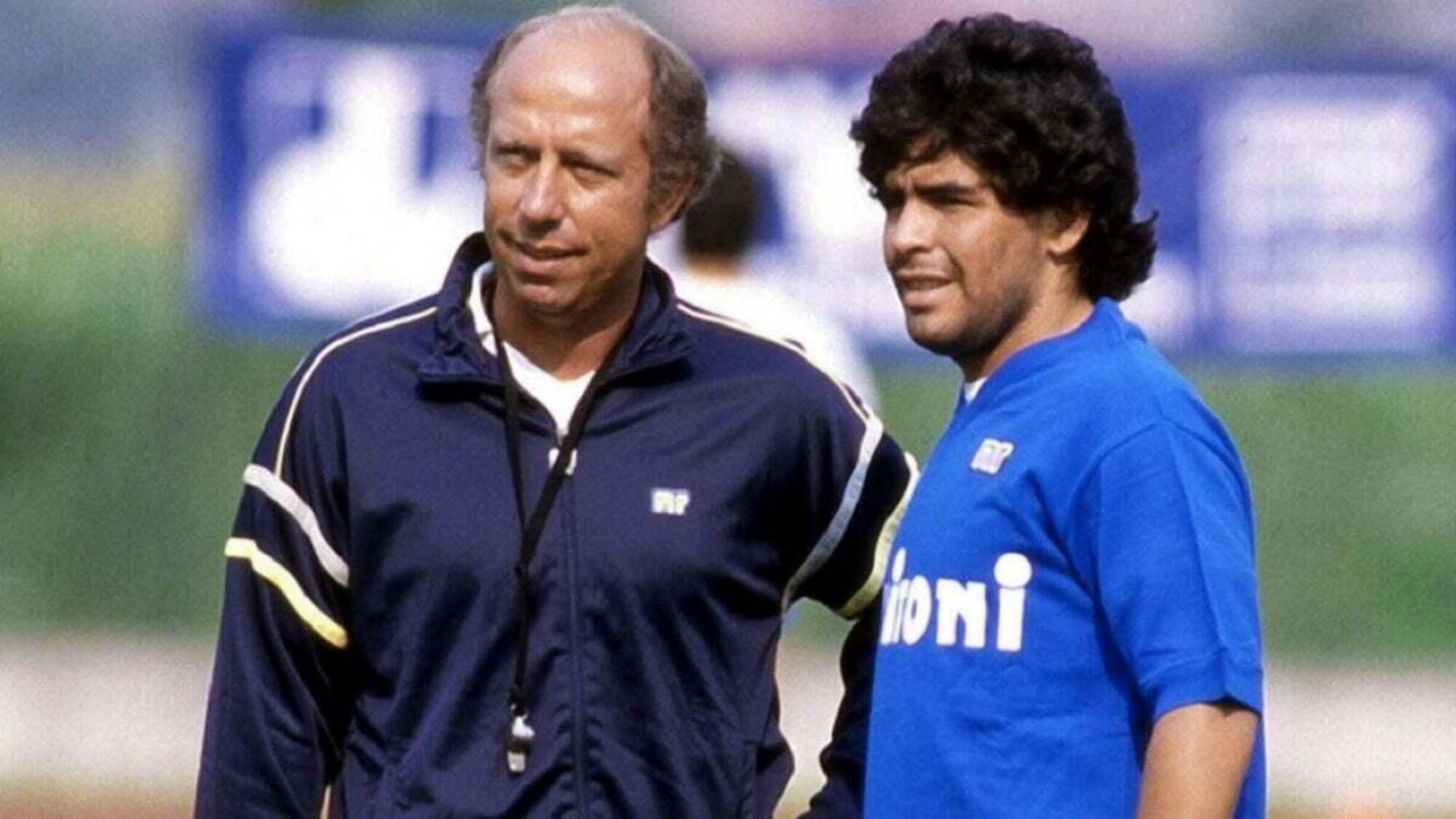 Ottavio Bianchi e Diego Armando Maradona con la maglia del Napoli