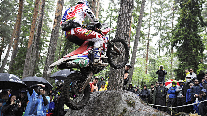 Mondiale Enduro. GP di Svezia: Holcombe (Beta) e Redondi (Honda) su un altro pianeta