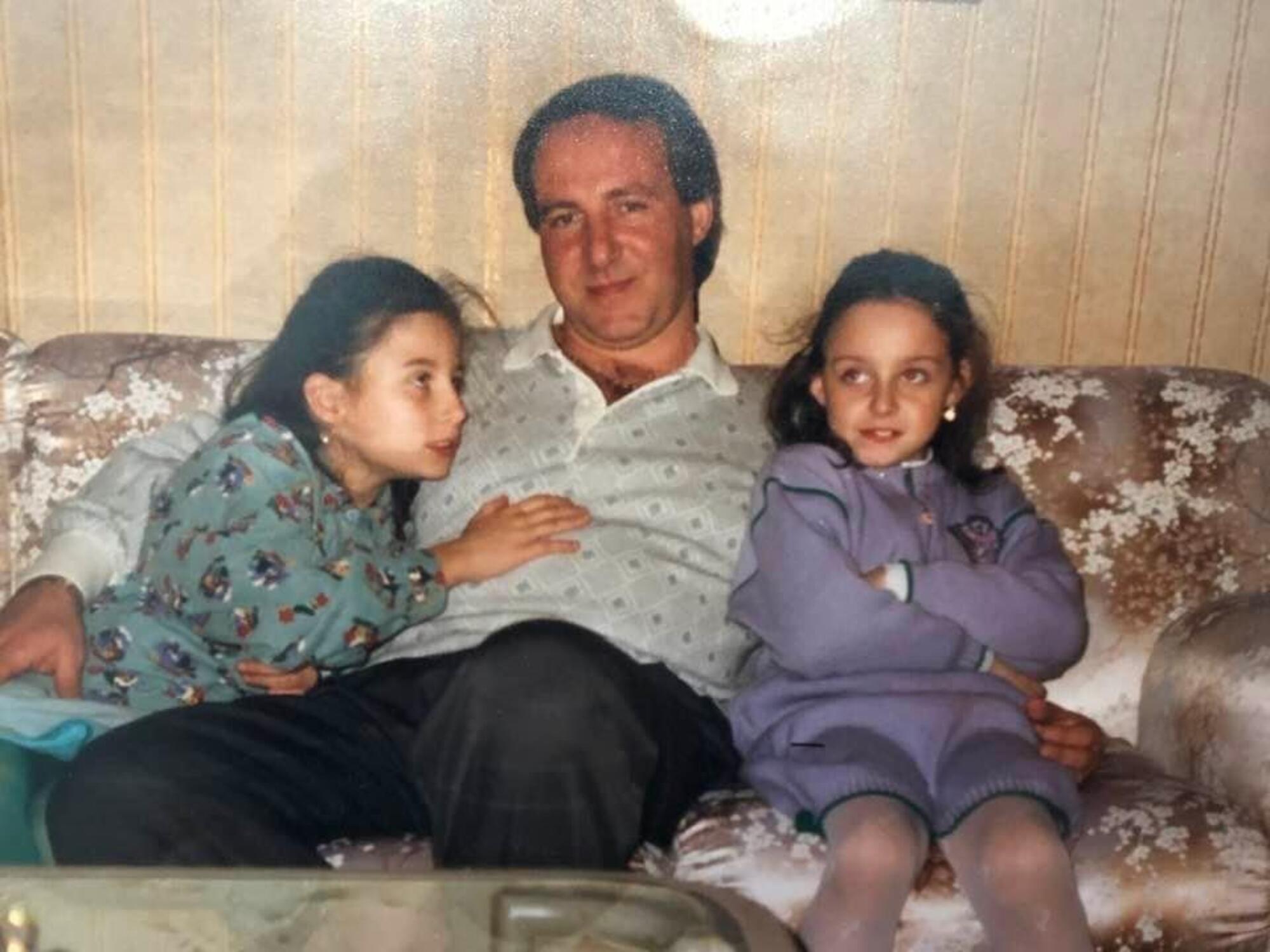 Luigi Ilardo insieme alle sue due figlie