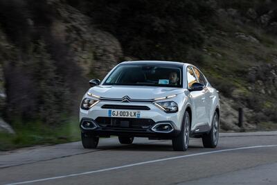 Citroen e-C4 ed e-C4 X, aumenta sia la potenza che l&rsquo;autonomia 