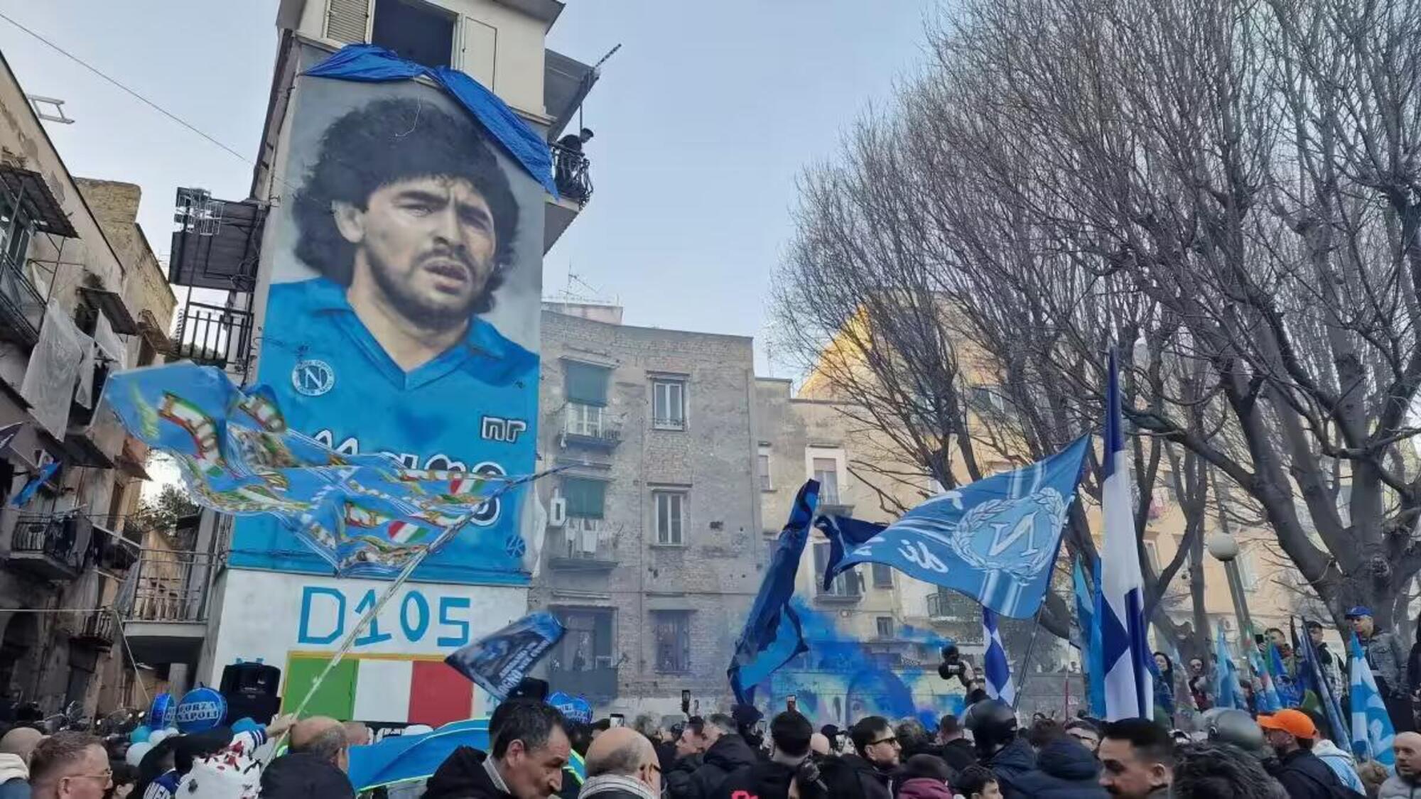 Maradona aleggia ancora nella festa scudetto del Napoli