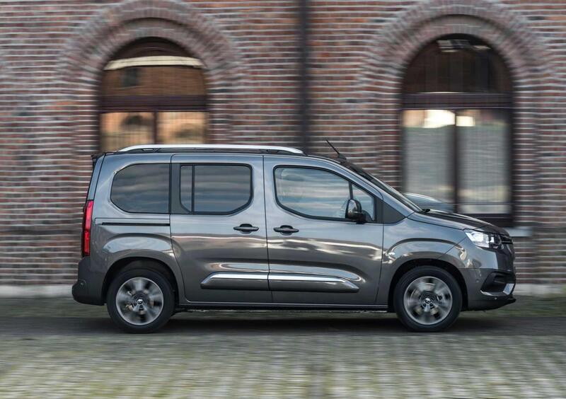 Toyota Proace City Verso Electric (2022-23) (4)