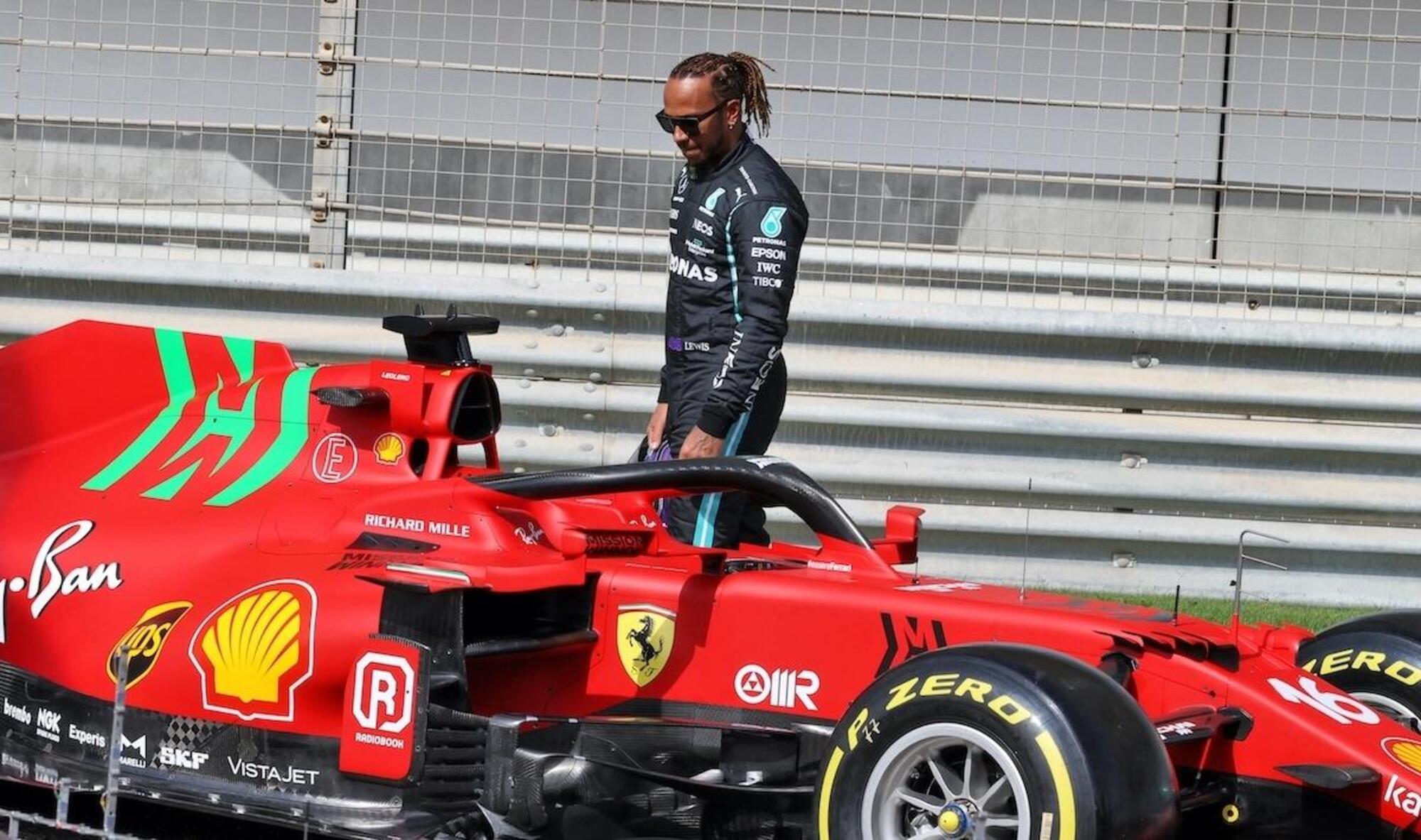 Lewis Hamilton non nasconde di aver &quot;guardato&quot; alla Ferrari