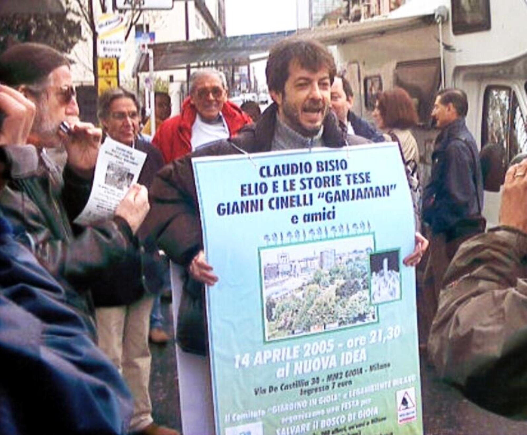 Rocco Tanica a difesa del Bosco di Gioia nel 2005