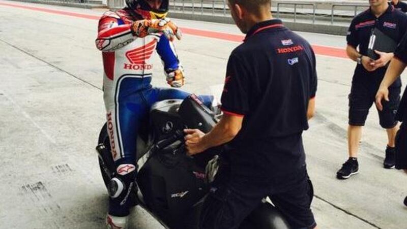 Stoner tester Honda a Sepang: &quot;Pochi giri, ma qualche dato utile&quot;