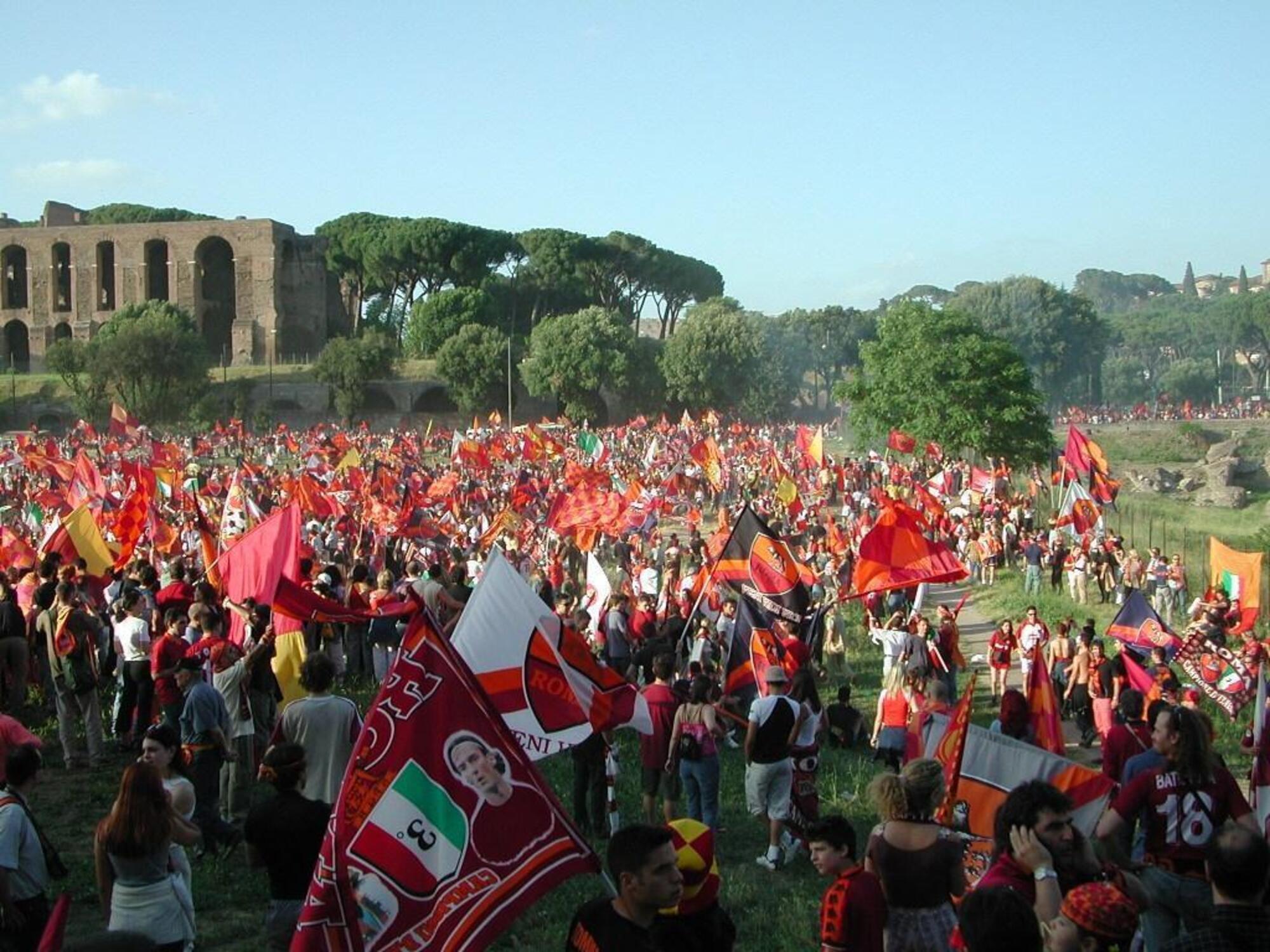 La celebrazione dei romanisti al Circo Massimo