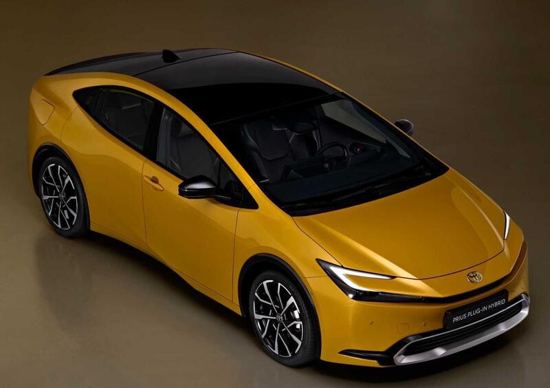 Toyota Prius (2023-->>) (2)