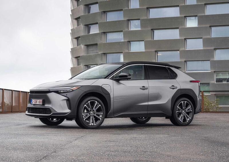 Toyota bZ4X (2023-->>) (4)