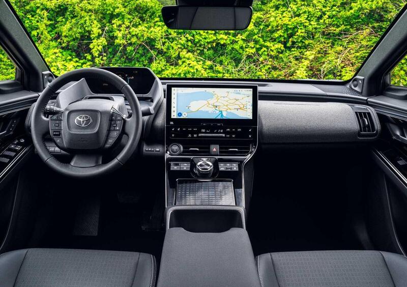 Toyota bZ4X (2023-->>) (11)