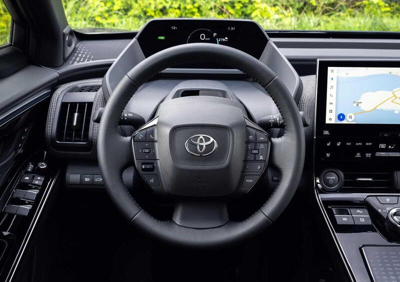 Toyota bZ4X (2023-->>) (13)