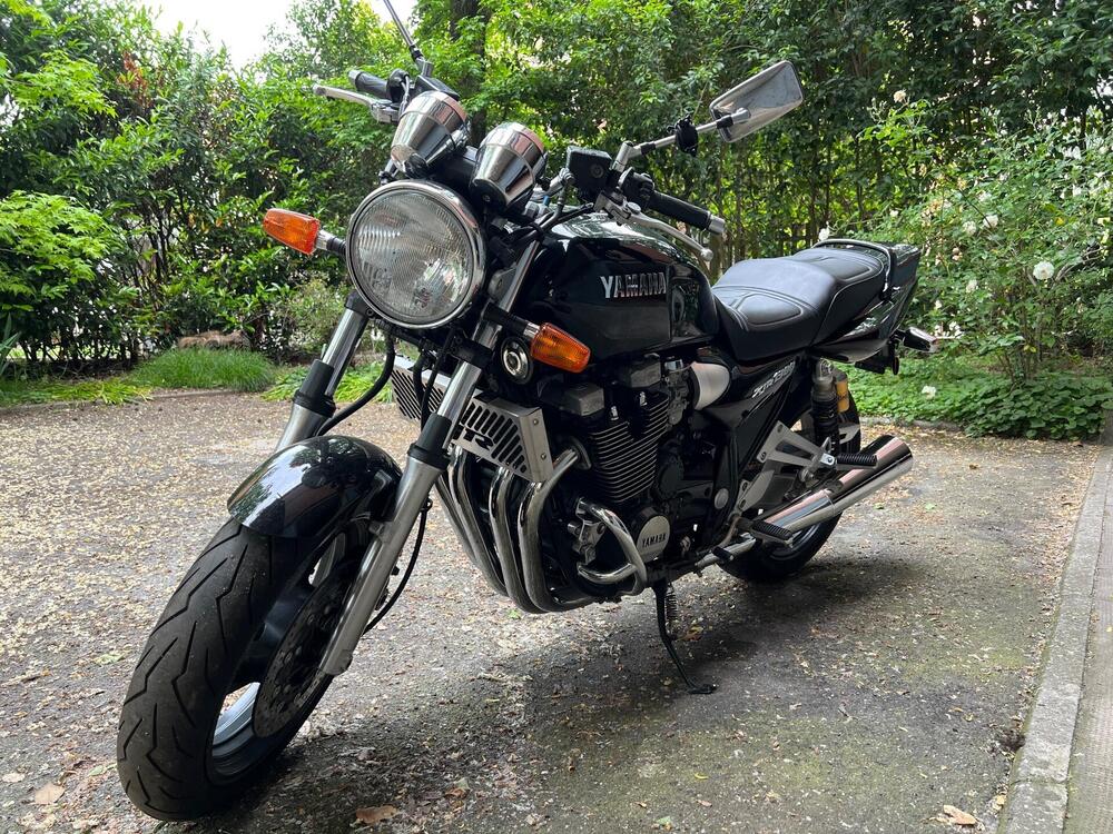 Yamaha XJR 1300