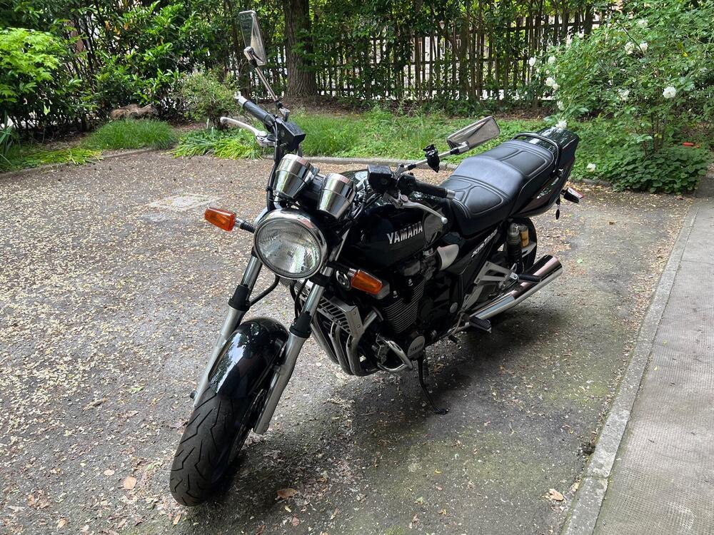Yamaha XJR 1300 (2)