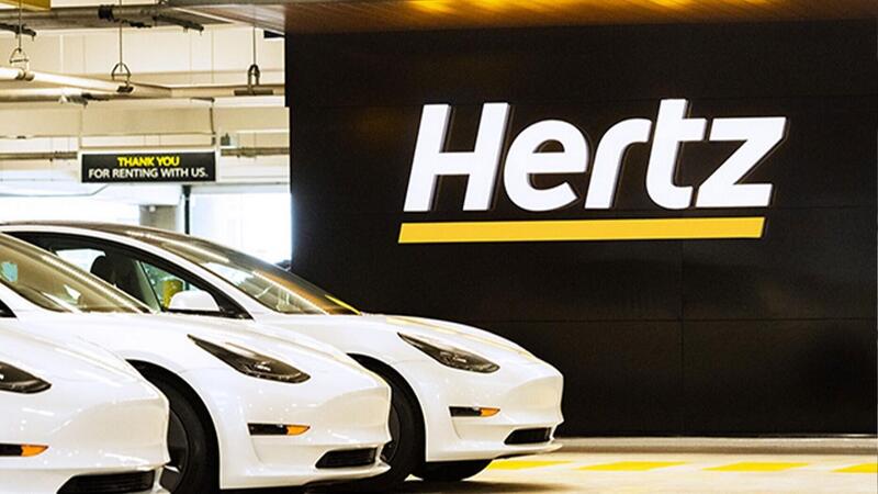 Noleggia una Tesla alla Hertz ed &egrave; molto scontento