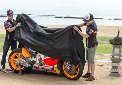 Marquez e Pedrosa svelano a Bali la Honda RC213V 2015