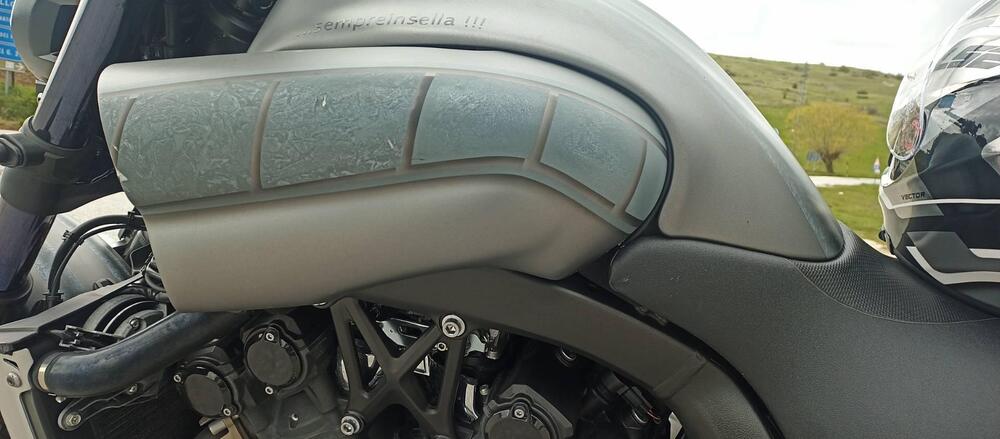 Yamaha VMAX (2008 - 17) (14)