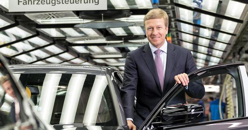 Oliver Zipse (CEO BMW) sulle elettriche: &quot;Avete mai provato a stare dritti su un piede solo? 