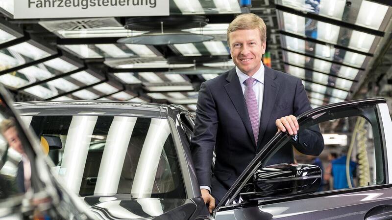 Oliver Zipse (CEO BMW) sulle elettriche: &quot;Avete mai provato a stare dritti su un piede solo? 