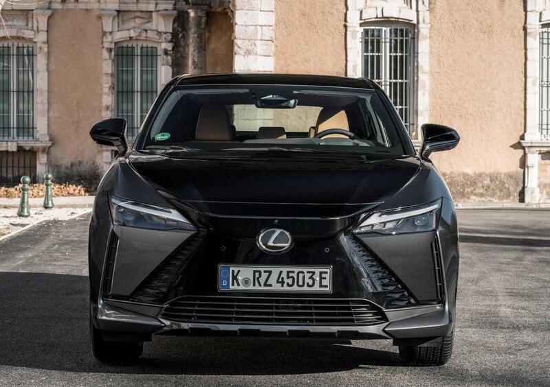 Lexus RZ (8)