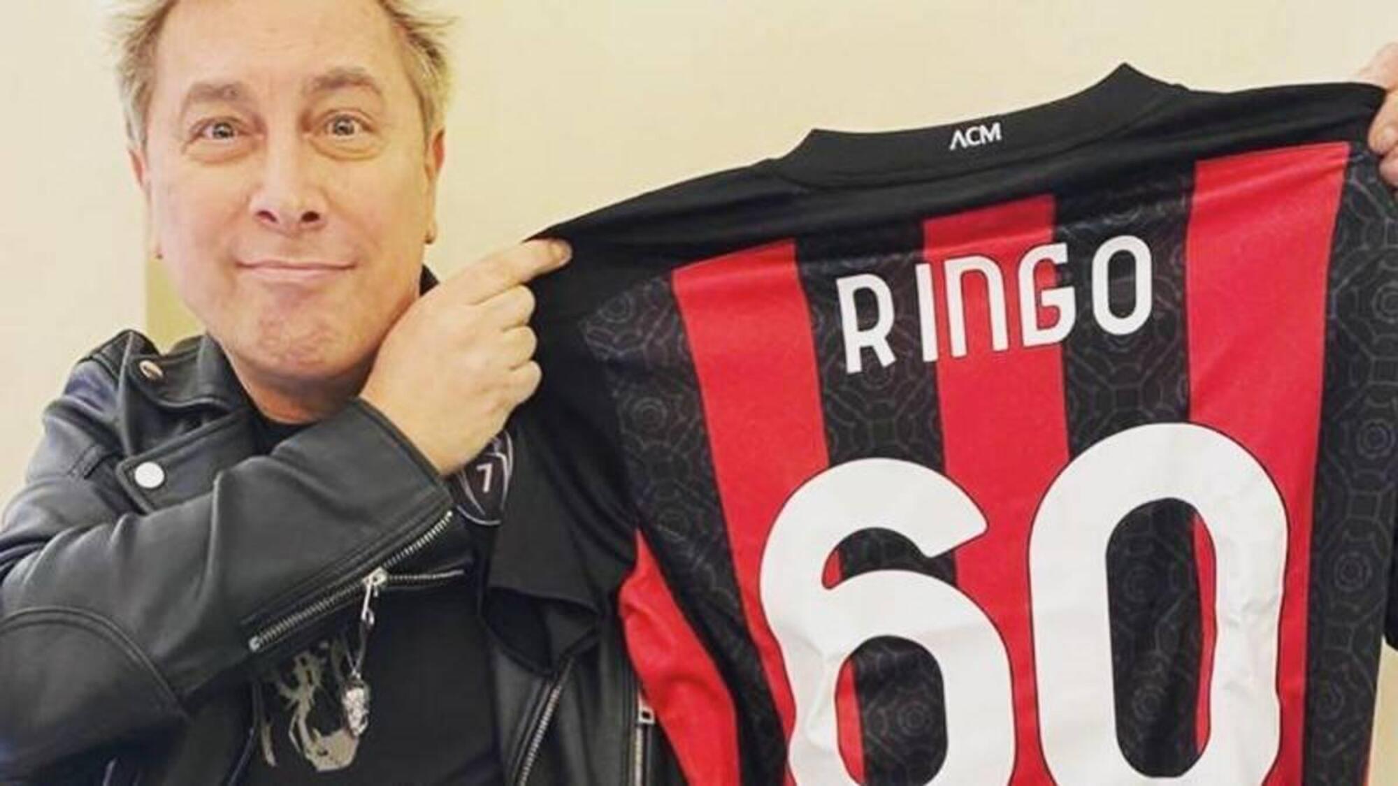Dj Ringo con la maglia del Milan personalizzata