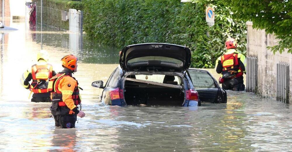 Una vittima in auto, strade inondate, treni soppressi. Perch&eacute; ogni anno le piogge in Italia sono una sorpresa? [VIDEO]