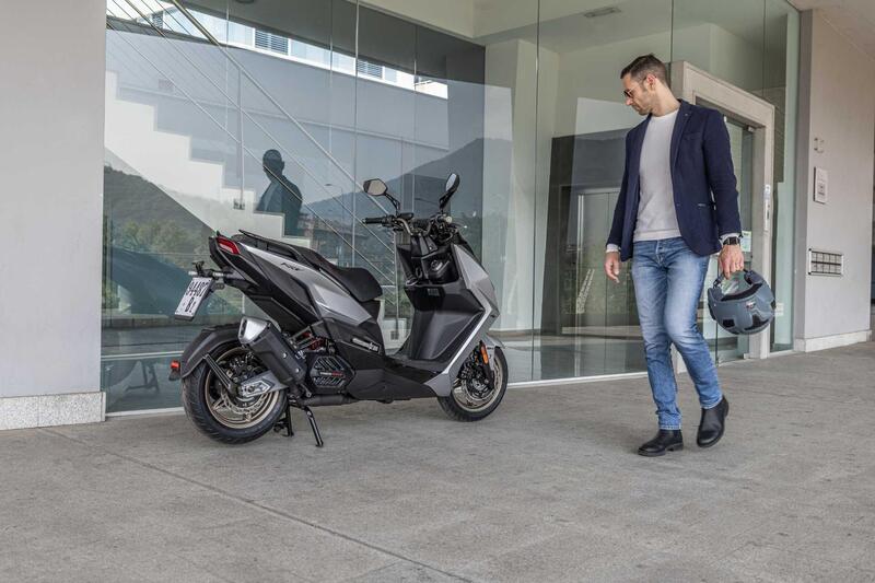 Sportivo, pratico e tecnologico, ecco il nuovo Kymco KRV200 [GALLERY]