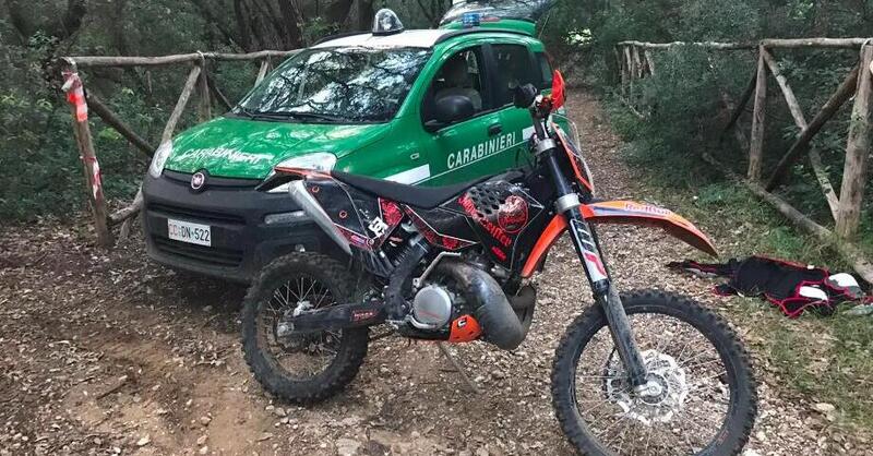 Fanno enduro nel Parco dei Colli Euganei. Beccati dai carabinieri