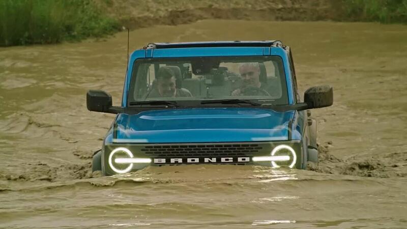 Una Ford Bronco: con il package Sasquatch pu&ograve; guadare 85 cm d&#039;acqua