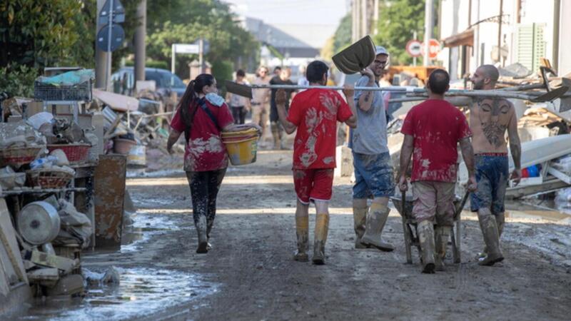 Alluvione in Emilia Romagna, FMI e motociclisti/1: un&rsquo;Armata Pronta a Intervenire, ma Solo i Singoli Soldati Possono Farlo