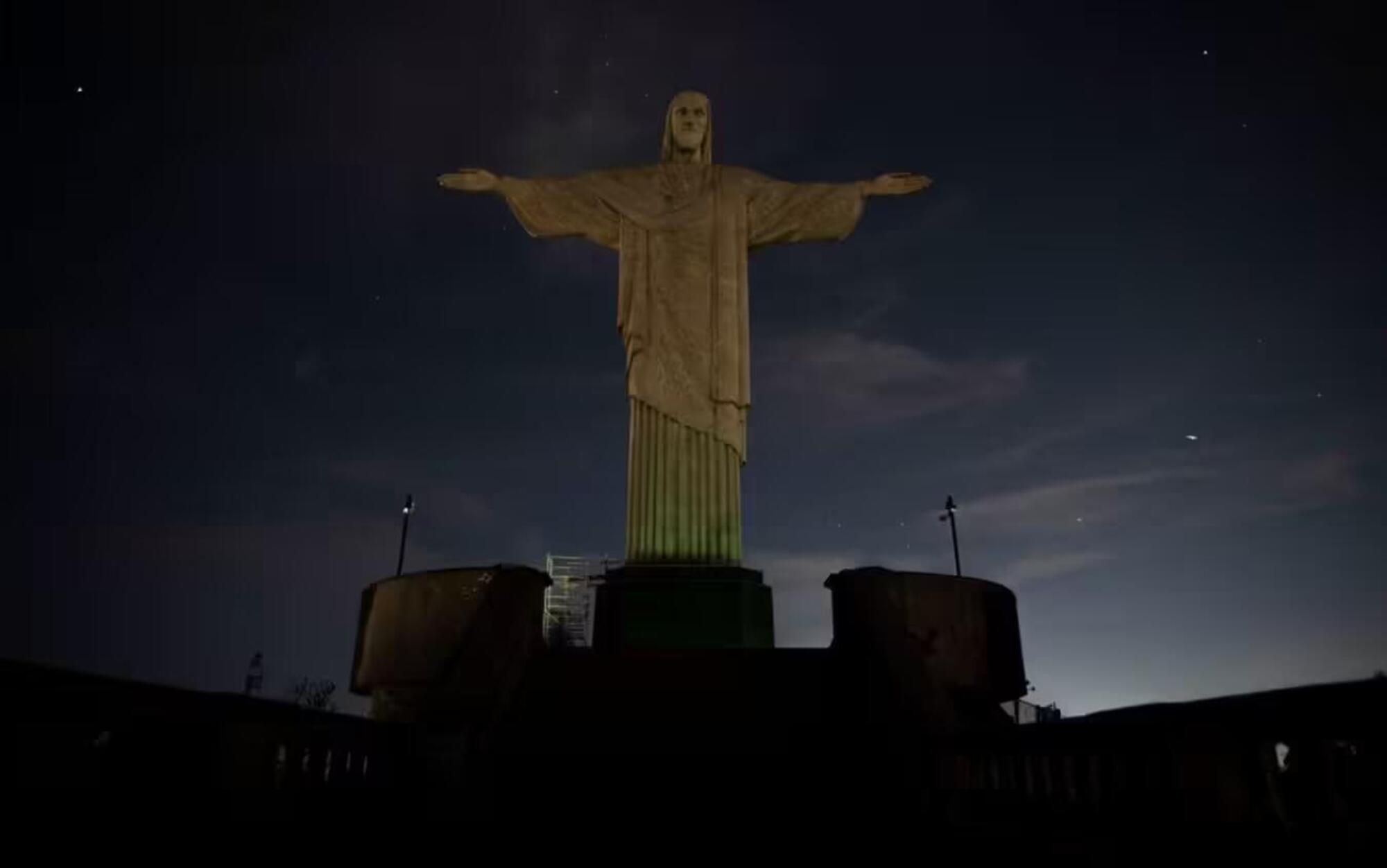 Il Cristo Redentore di Rio &egrave; stato spento in solidariet&agrave; a Vinicius