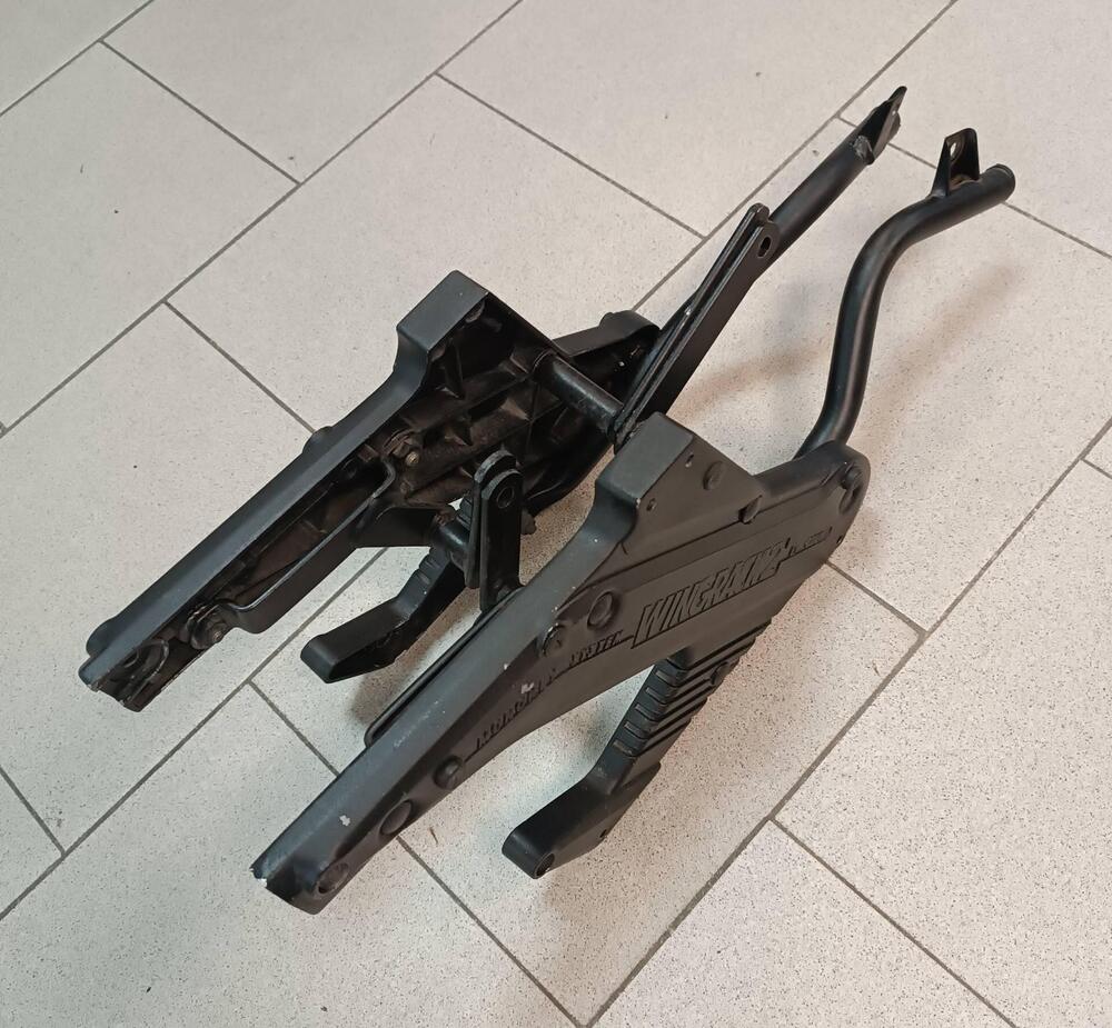 Supporti valigie Triumph Trident Givi (6)