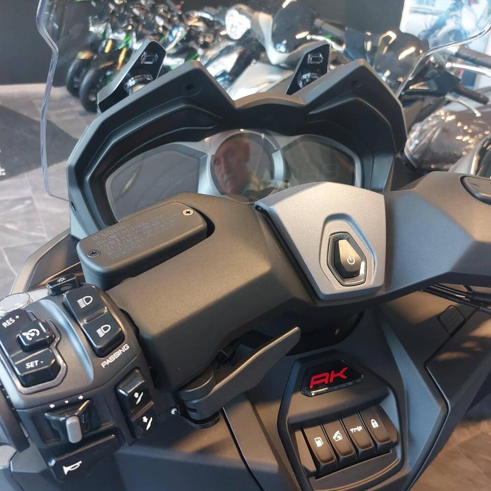 Kymco AK 550 Premium (2023 - 25) (4)