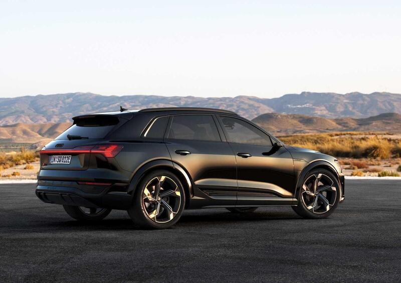 Audi SQ8 (2023-->>) (3)