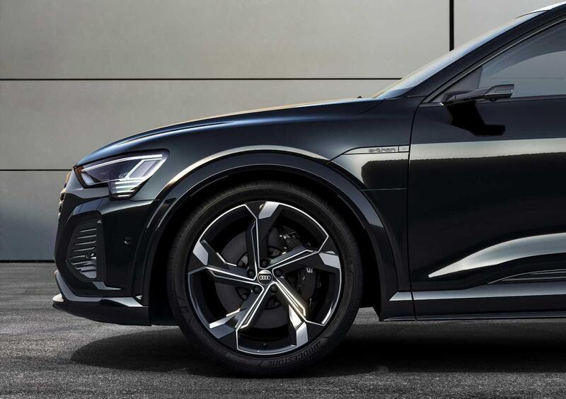 Audi SQ8 (2023-->>) (9)